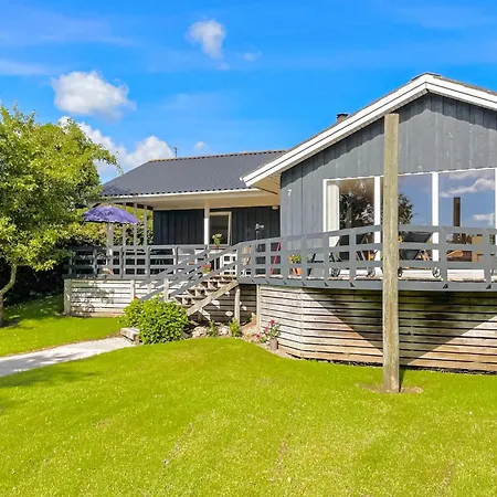 別荘 3 Bedroom Gorgeous In Bjert *