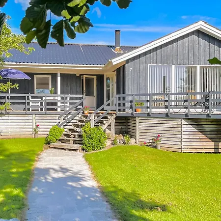 Holiday home 3 Bedroom Awesome In Bjert Binderup Strand